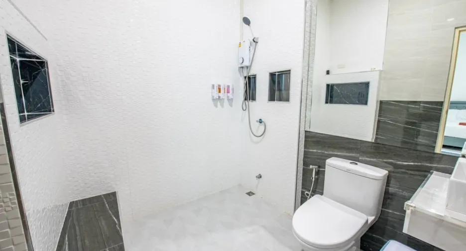 For sale 5 ベッドルーム villa in Bang Lamung, Chonburi