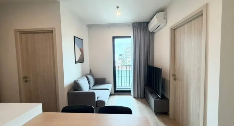 For rent 2 bedrooms condo in Huai Khwang, Bangkok