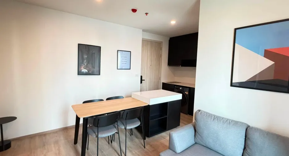 For rent 2 bedrooms condo in Huai Khwang, Bangkok