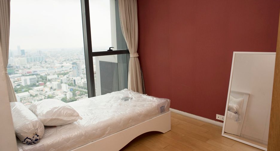 À louer 3 chambres condo à Sathon, Bangkok