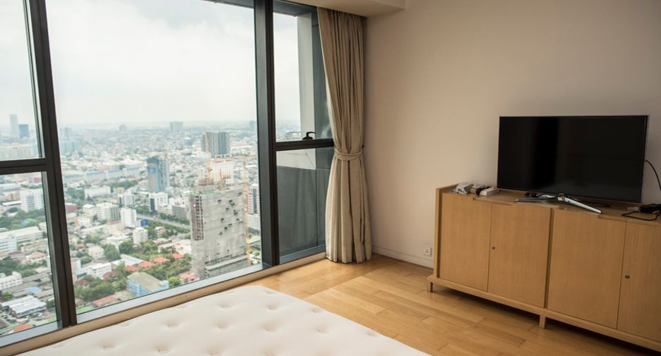 À louer 3 chambres condo à Sathon, Bangkok