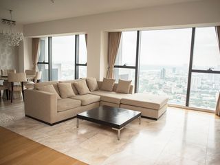 Condo en alquiler de 3 habitaciones en Sathon, Bangkok