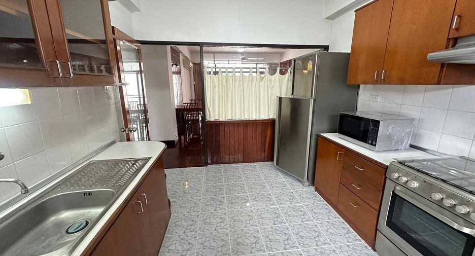 À louer 2 chambres condo à Watthana, Bangkok