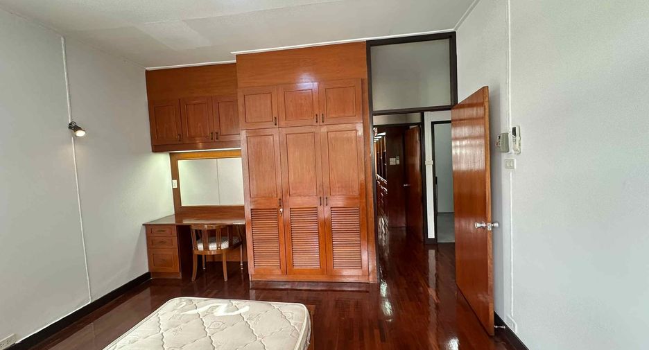 À louer 2 chambres condo à Watthana, Bangkok