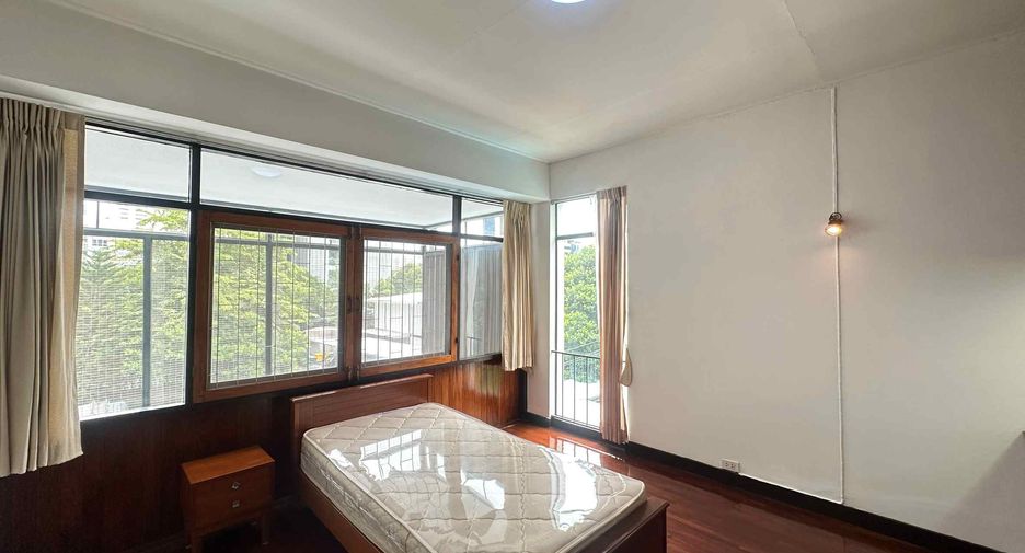 À louer 2 chambres condo à Watthana, Bangkok