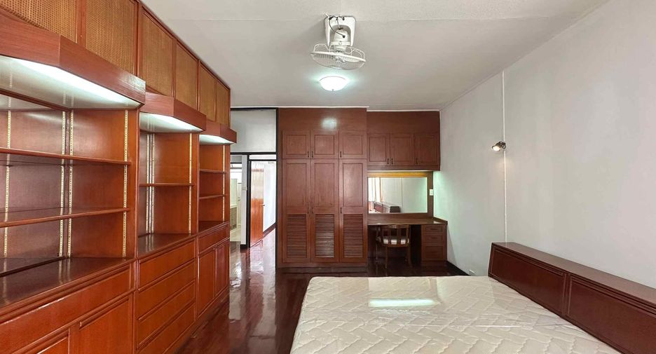 À louer 2 chambres condo à Watthana, Bangkok