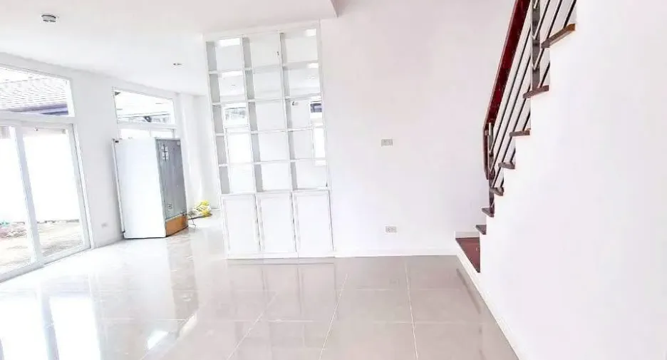 Casa en venta y en alquiler de 3 habitaciones en Sam Phran, Nakhon Pathom