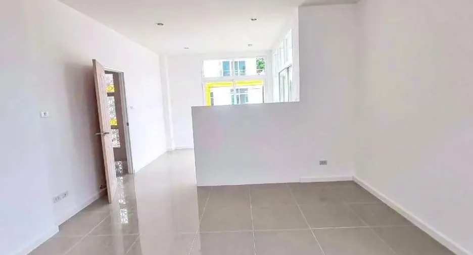 Casa en venta y en alquiler de 3 habitaciones en Sam Phran, Nakhon Pathom