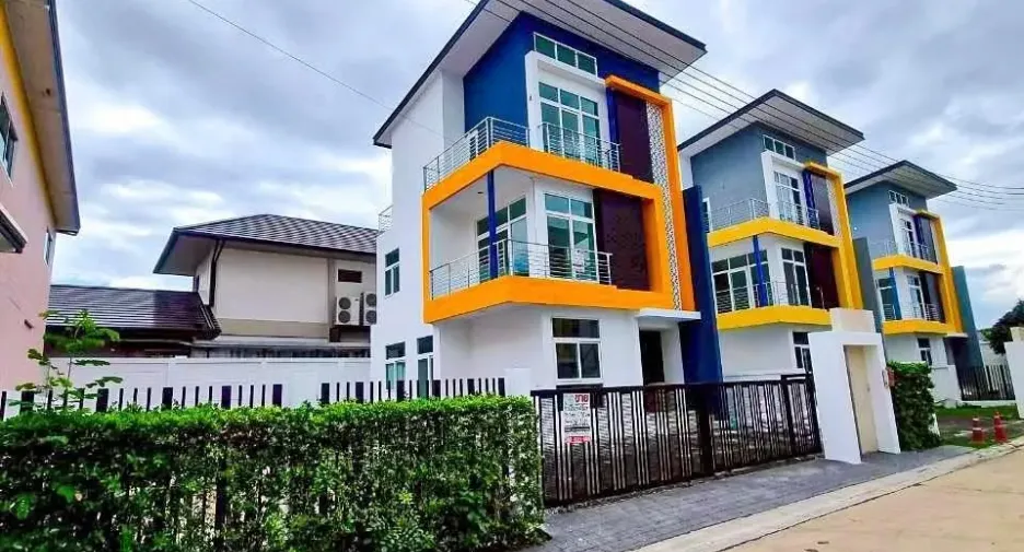 Casa en venta y en alquiler de 3 habitaciones en Sam Phran, Nakhon Pathom