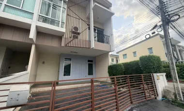 出售 和 出租 3 卧室 联排别墅 在 Mueang Pathum Thani, Pathum Thani