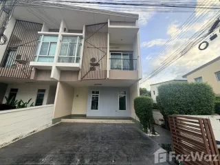 À vendre et à louer 3 chambres maison de ville à Mueang Pathum Thani, Pathum Thani