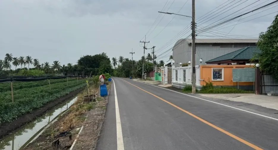 Terreno en venta en Krathum Baen, Samut Sakhon