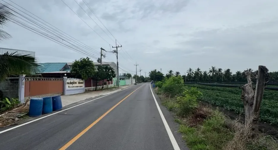 Terreno en venta en Krathum Baen, Samut Sakhon