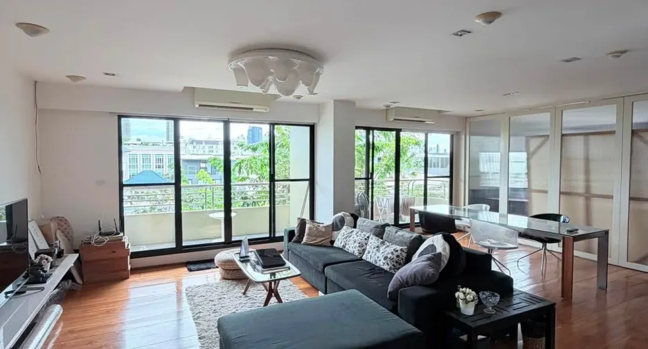 For rent 2 bedrooms condo in Yan Nawa, Bangkok