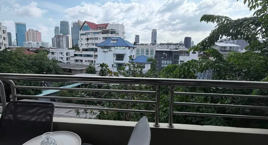 For rent 2 bedrooms condo in Yan Nawa, Bangkok