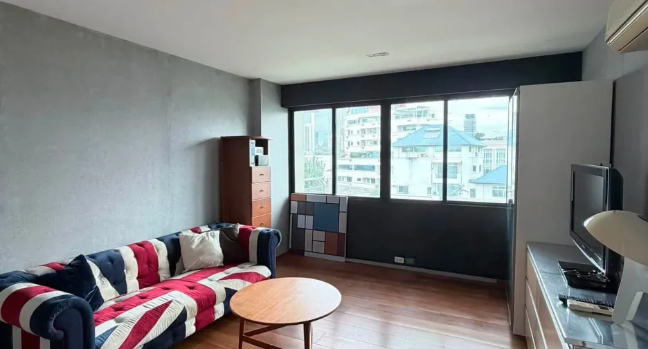 For rent 2 bedrooms condo in Yan Nawa, Bangkok