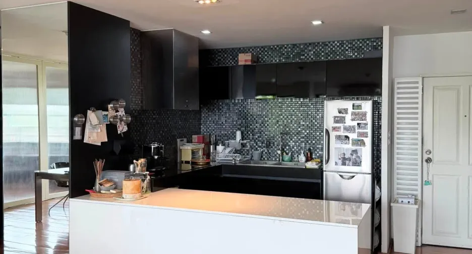 For rent 2 bedrooms condo in Yan Nawa, Bangkok