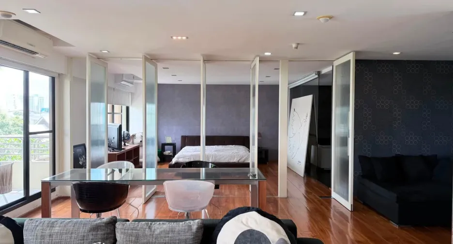 For rent 2 bedrooms condo in Yan Nawa, Bangkok