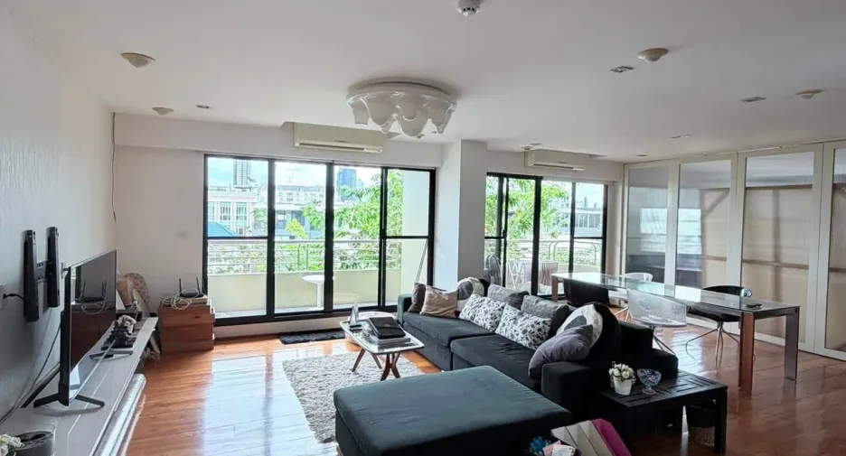 For rent 2 bedrooms condo in Yan Nawa, Bangkok