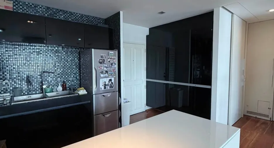 For rent 2 bedrooms condo in Yan Nawa, Bangkok