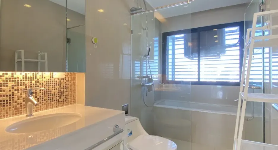 For rent 2 bedrooms condo in Watthana, Bangkok