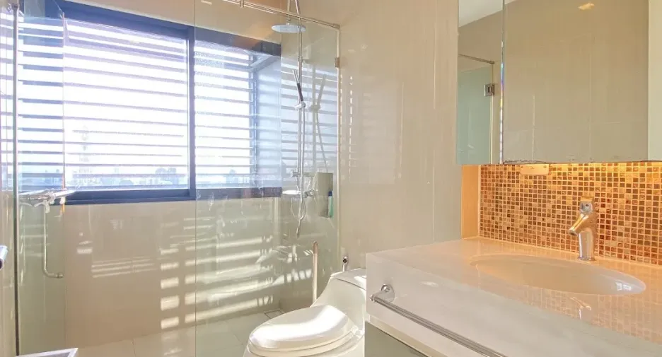 For rent 2 bedrooms condo in Watthana, Bangkok