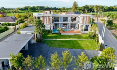 Villa en venta de 5 habitaciones en Bang Lamung, Chonburi