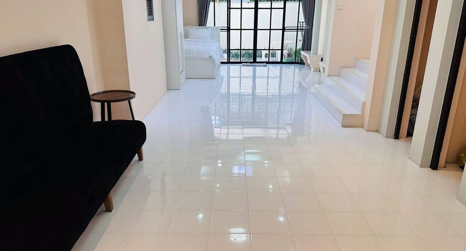 For rent 1 bed townhouse in Watthana, Bangkok