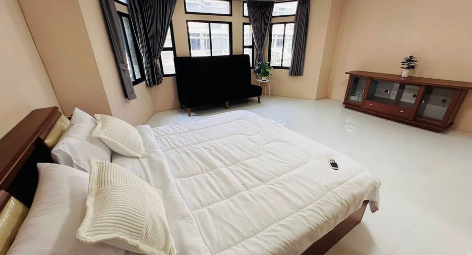 For rent 1 bed townhouse in Watthana, Bangkok