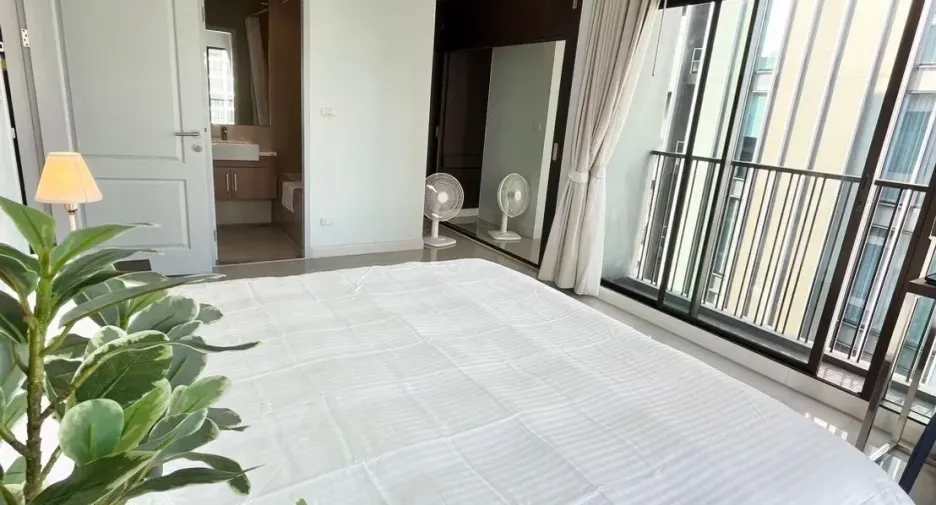 For sale 1 bed condo in Khlong Toei, Bangkok