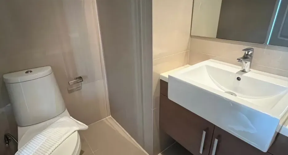 For sale 1 bed condo in Khlong Toei, Bangkok
