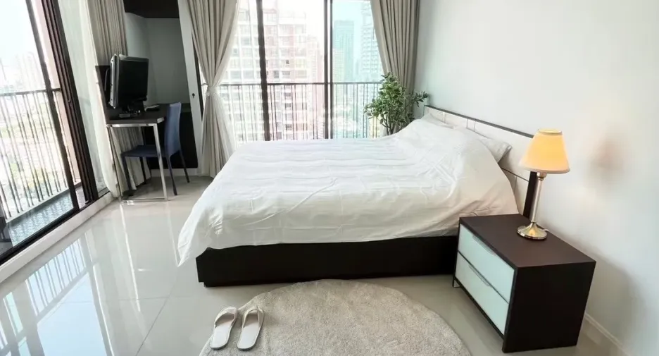 For sale 1 bed condo in Khlong Toei, Bangkok