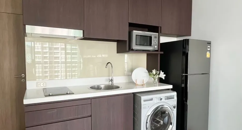 For sale 1 bed condo in Khlong Toei, Bangkok