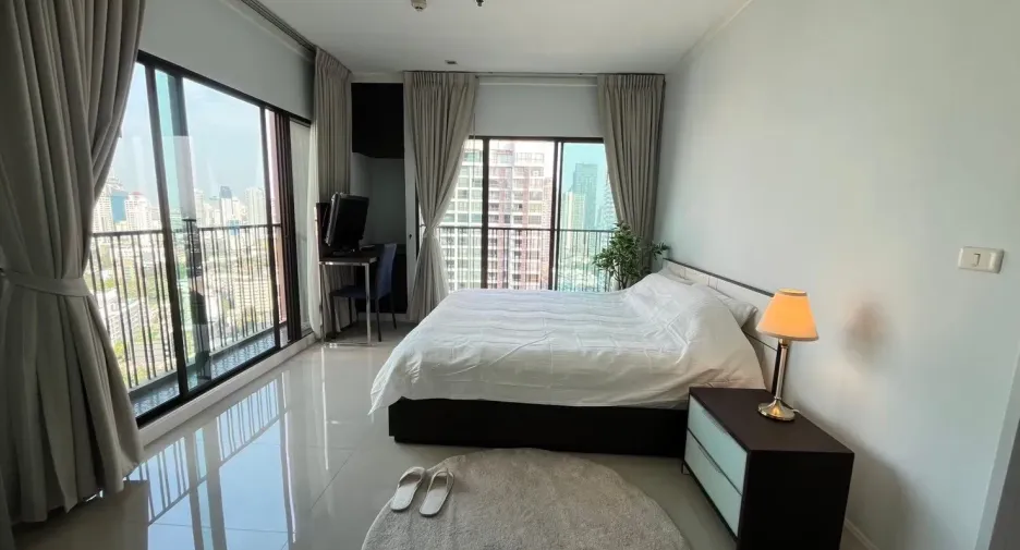 For sale 1 bed condo in Khlong Toei, Bangkok