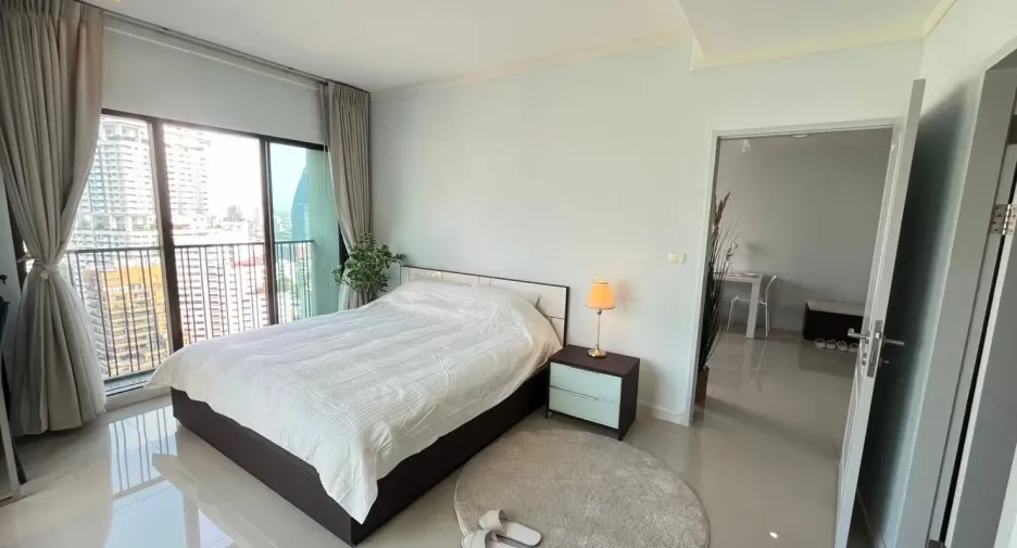 For sale 1 bed condo in Khlong Toei, Bangkok