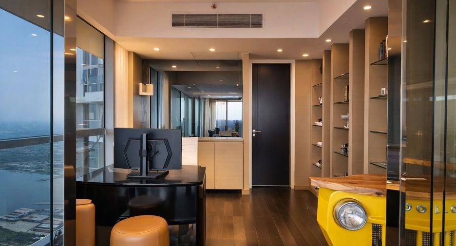 For rent 4 bedrooms condo in Yan Nawa, Bangkok