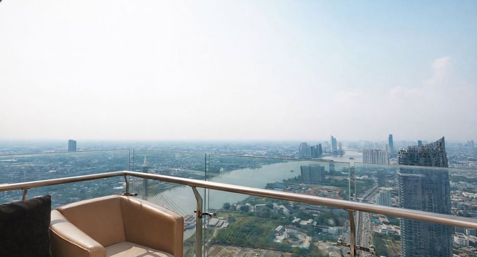 For rent 4 bedrooms condo in Yan Nawa, Bangkok