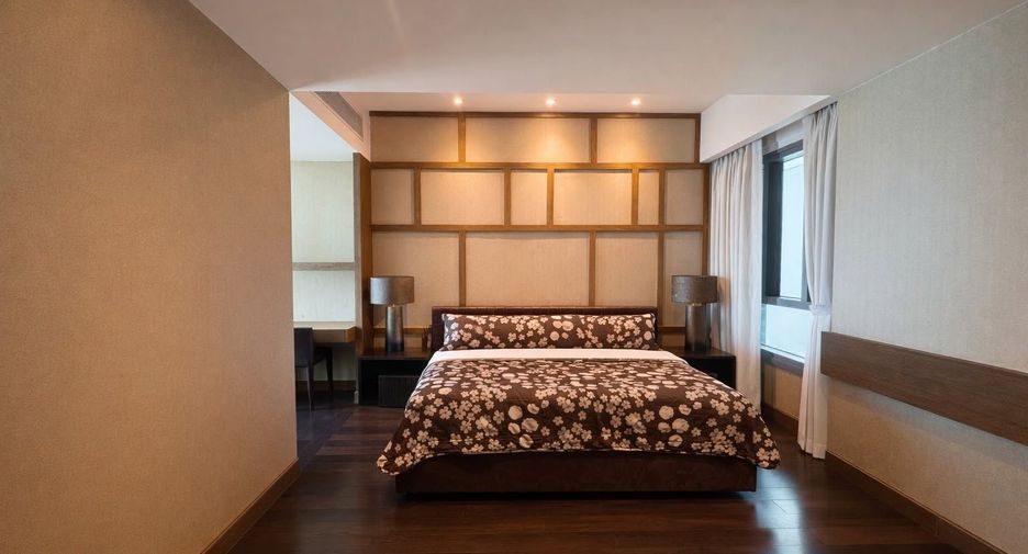 For rent 4 bedrooms condo in Yan Nawa, Bangkok