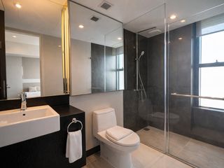 For rent 4 bedrooms condo in Yan Nawa, Bangkok