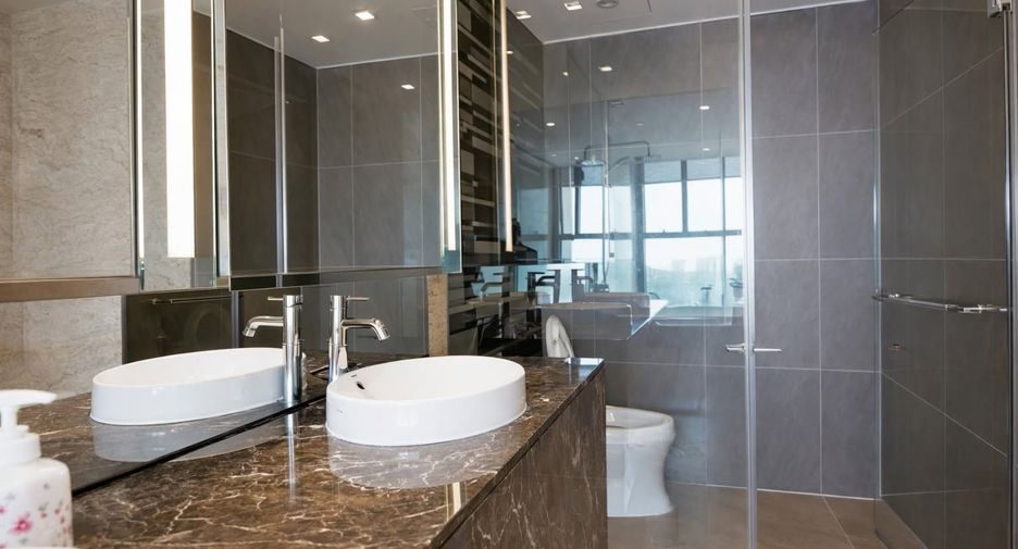 For rent 4 bedrooms condo in Yan Nawa, Bangkok