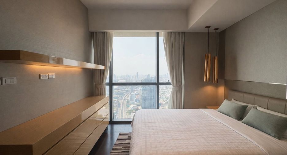 For rent 4 bedrooms condo in Yan Nawa, Bangkok