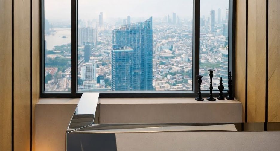 For rent 4 bedrooms condo in Yan Nawa, Bangkok