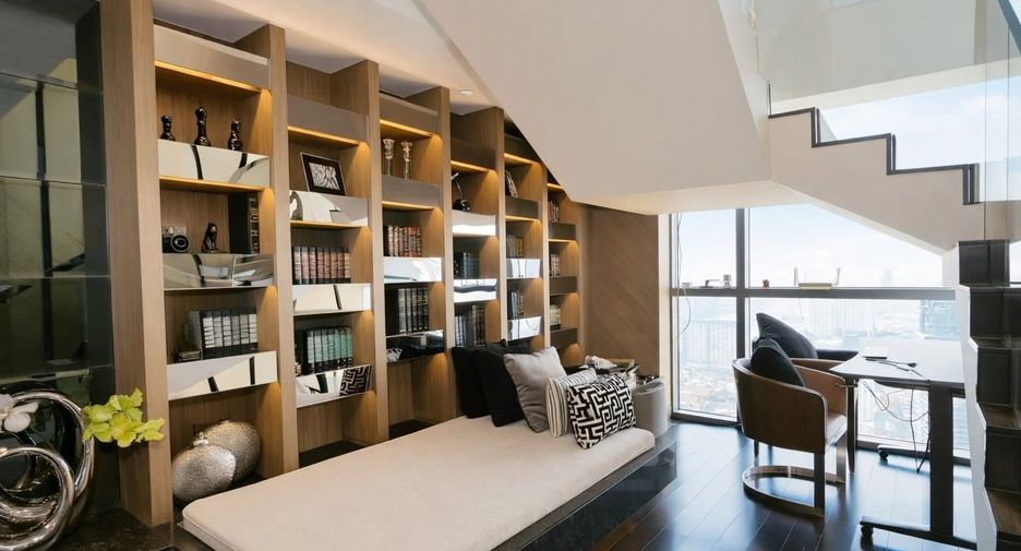 For rent 4 bedrooms condo in Yan Nawa, Bangkok