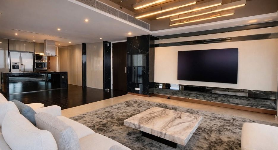 For rent 4 bedrooms condo in Yan Nawa, Bangkok