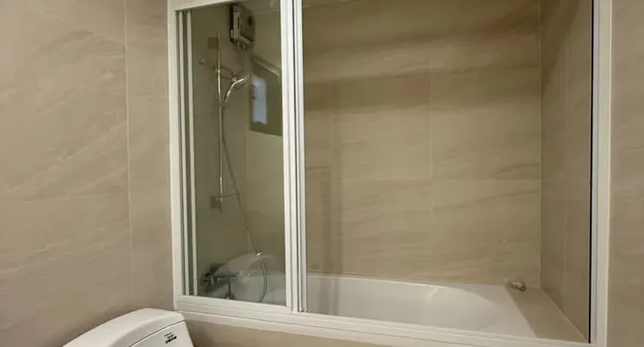 For sale 3 bedrooms condo in Watthana, Bangkok