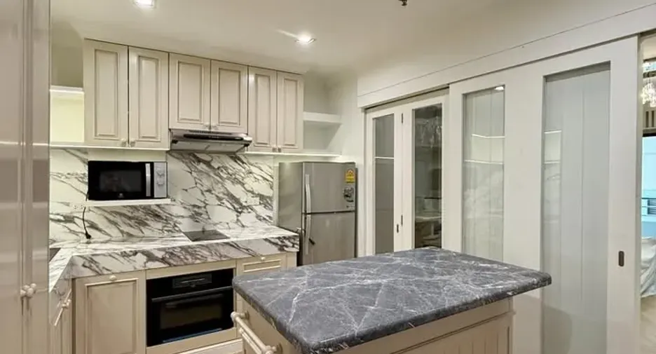 For sale 3 bedrooms condo in Watthana, Bangkok