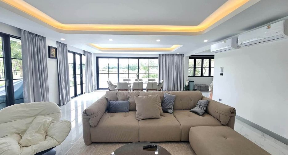 For rent 5 bedrooms villa in San Kamphaeng, Chiang Mai