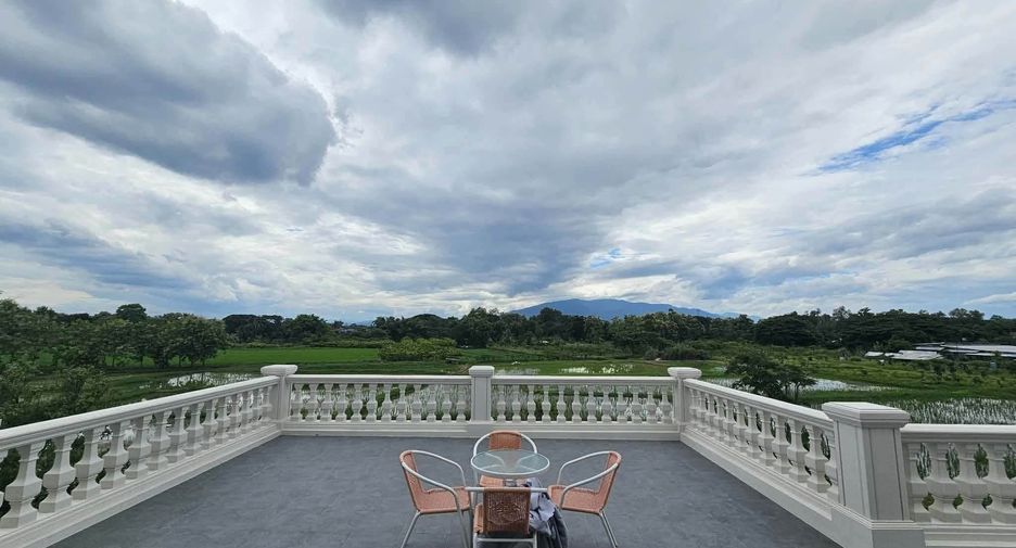 For rent 5 bedrooms villa in San Kamphaeng, Chiang Mai
