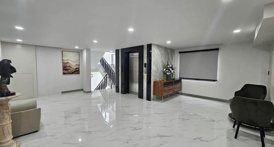 For rent 5 bedrooms villa in San Kamphaeng, Chiang Mai