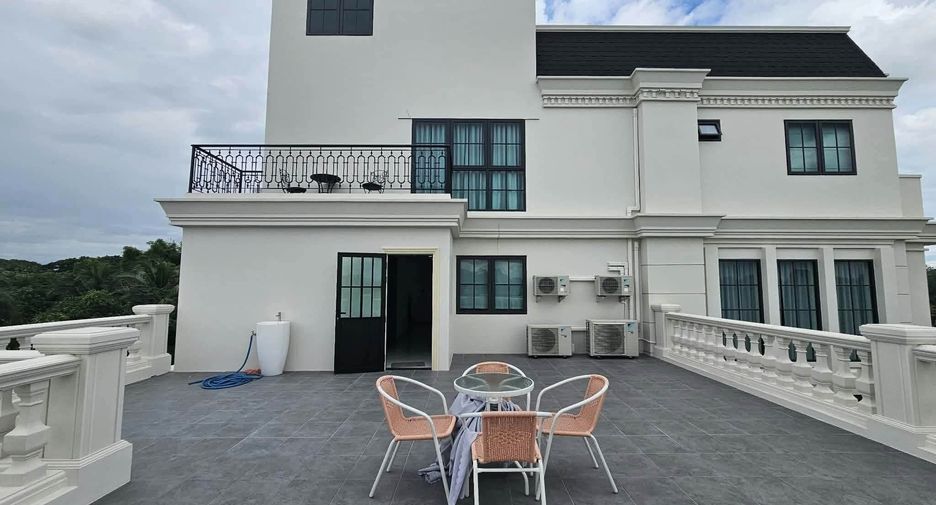 For rent 5 bedrooms villa in San Kamphaeng, Chiang Mai